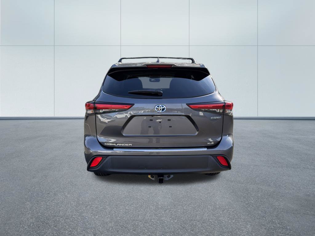 Used 2022 Toyota Highlander XLE AWD/4WD image 6
