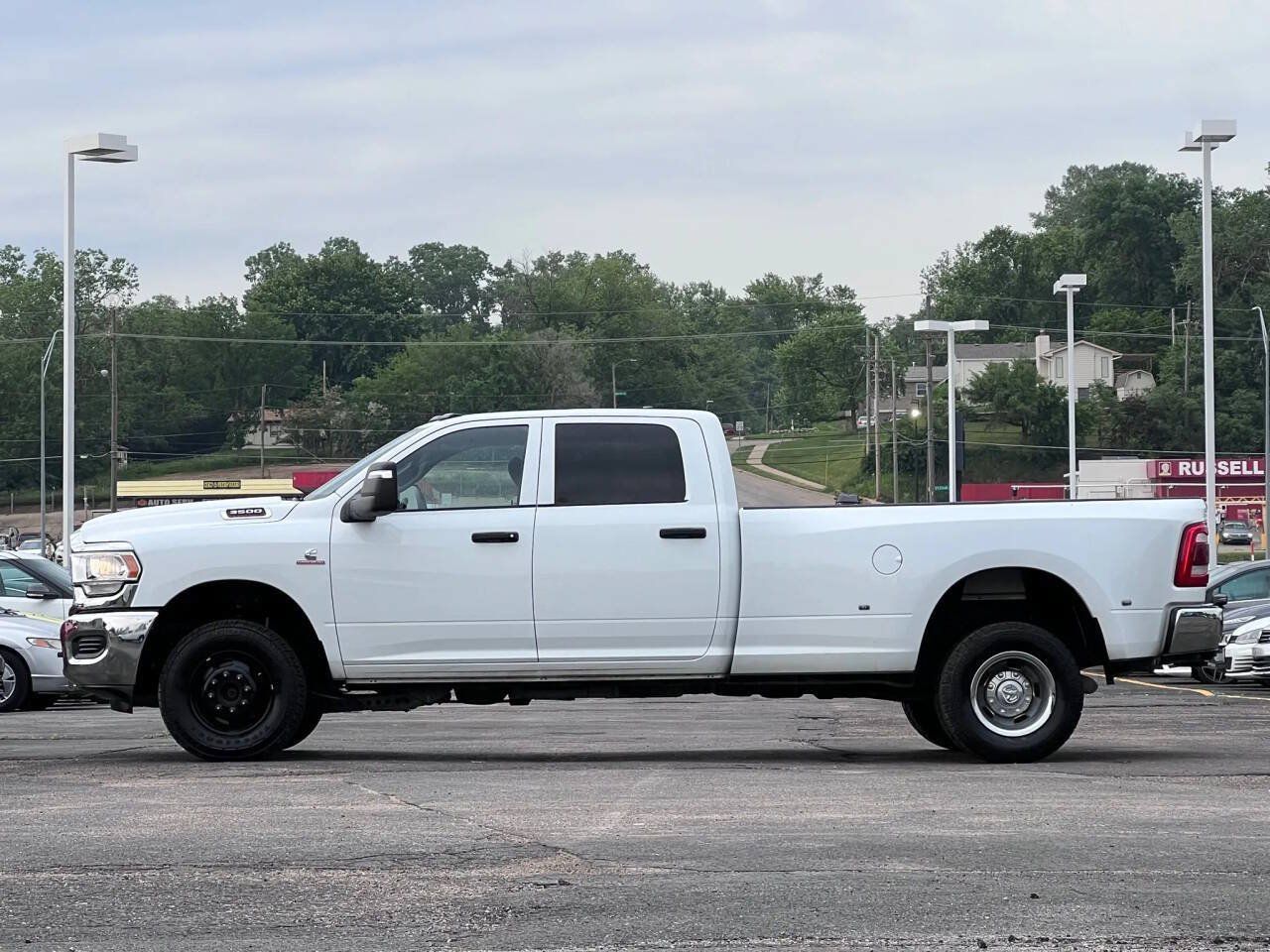 Used 2024 RAM 3500 Tradesman w/ Chrome Appearance Group AWD/4WD image 4