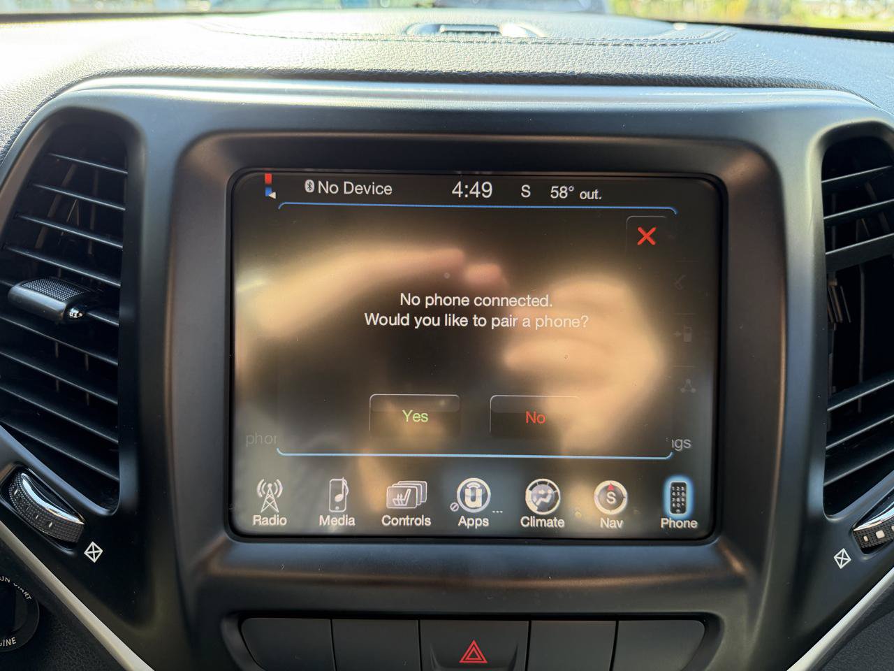 Used 2014 Jeep Cherokee Latitude w/ Cold Weather Group AWD/4WD image 40