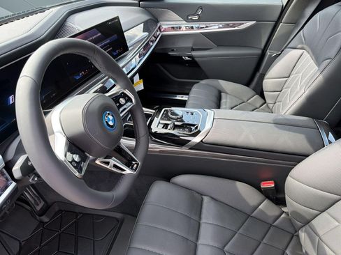 New 2026 BMW i7 xDrive60 AWD/4WD image 4