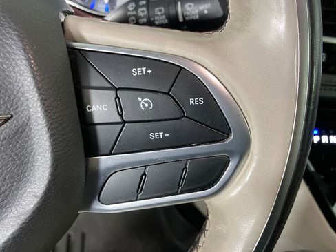 Used 2019 Chrysler Pacifica Limited image 18