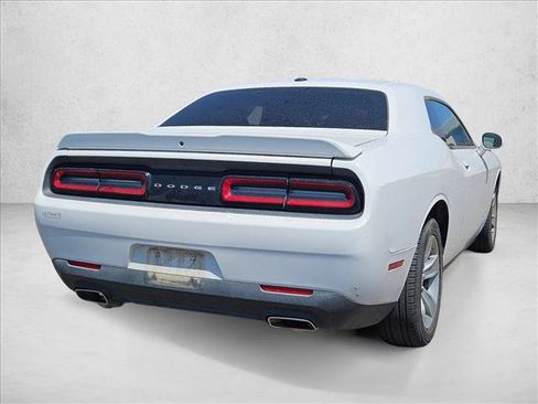 Used 2019 Dodge Challenger SXT RWD image 5