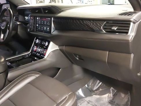 Used 2022 GMC Yukon Denali w/ Denali Ultimate Package AWD/4WD image 42