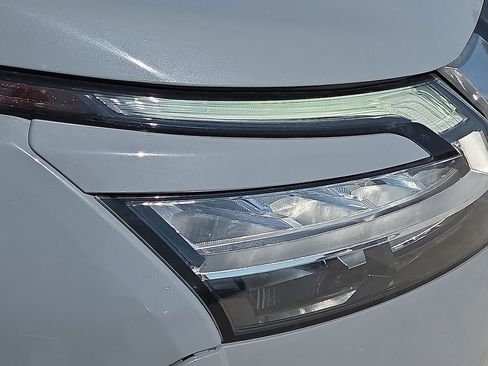Used 2022 Nissan Pathfinder Platinum w/ Cargo Package FWD image 9