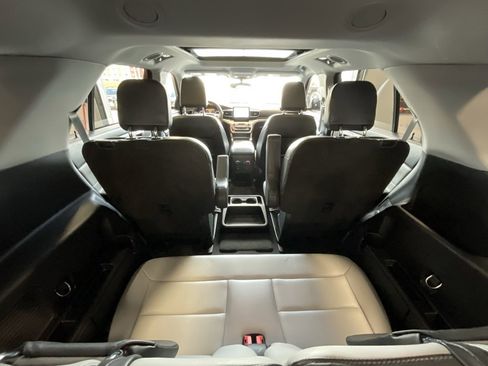 Used 2021 Ford Explorer XLT w/ Equipment Group 202A image 25