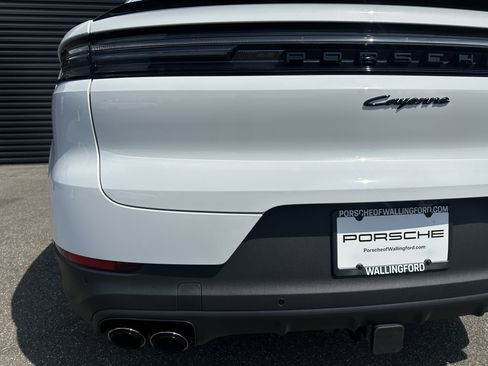 Certified 2025 Porsche Cayenne E-Hybrid Coupe AWD/4WD image 37