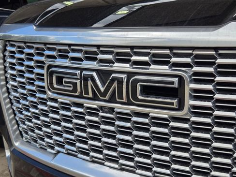 Used 2023 GMC Yukon XL Denali AWD/4WD image 4