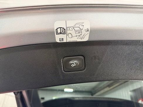 Used 2020 Ford Edge Titanium w/ Equipment Group 301A AWD/4WD image 10
