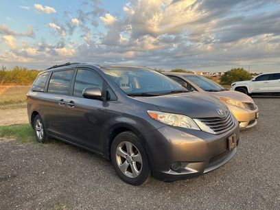 Used 2017 Toyota Sienna LE