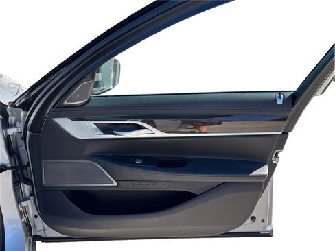 Used 2019 BMW 740i image 48