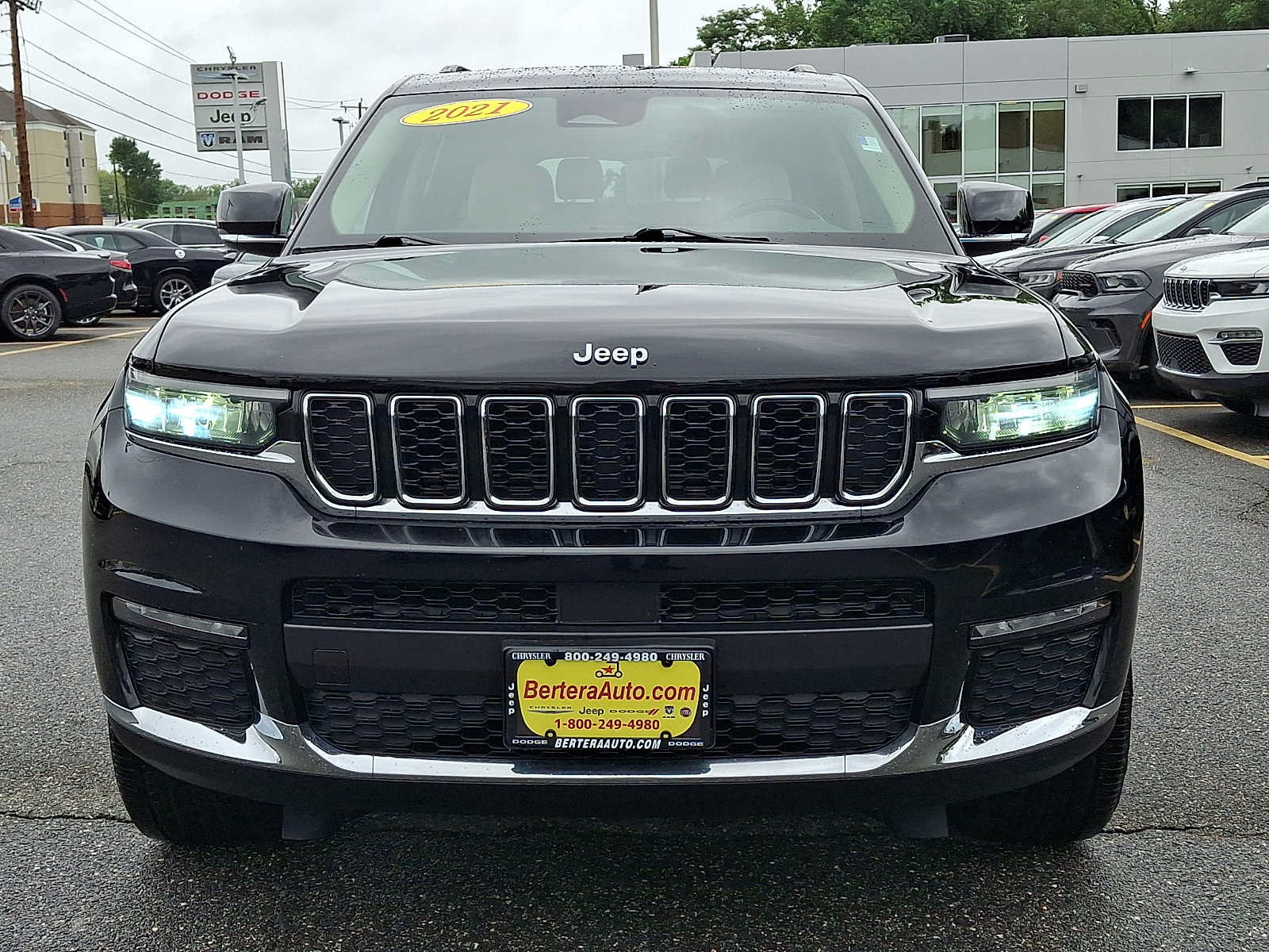 Used 2021 Jeep Grand Cherokee L Limited AWD/4WD image 2