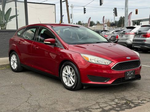 Used 2015 Ford Focus SE image 3