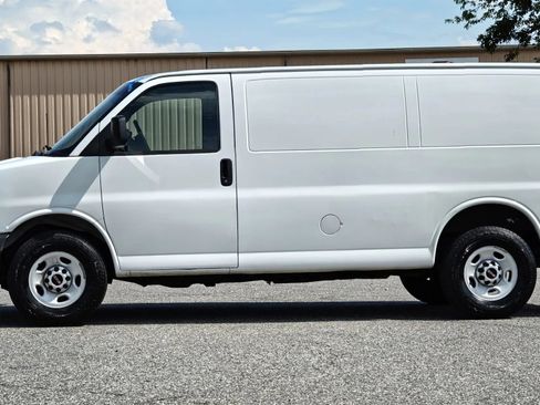 Used 2015 GMC Savana 2500 RWD image 9