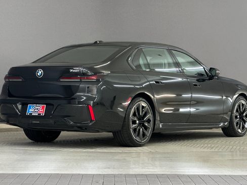 Used 2023 BMW 740i image 8