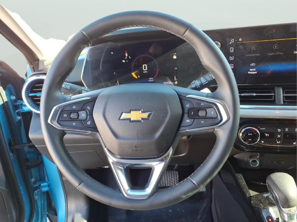 Used 2025 Chevrolet Trax LT w/ LT Convenience Package FWD image 18