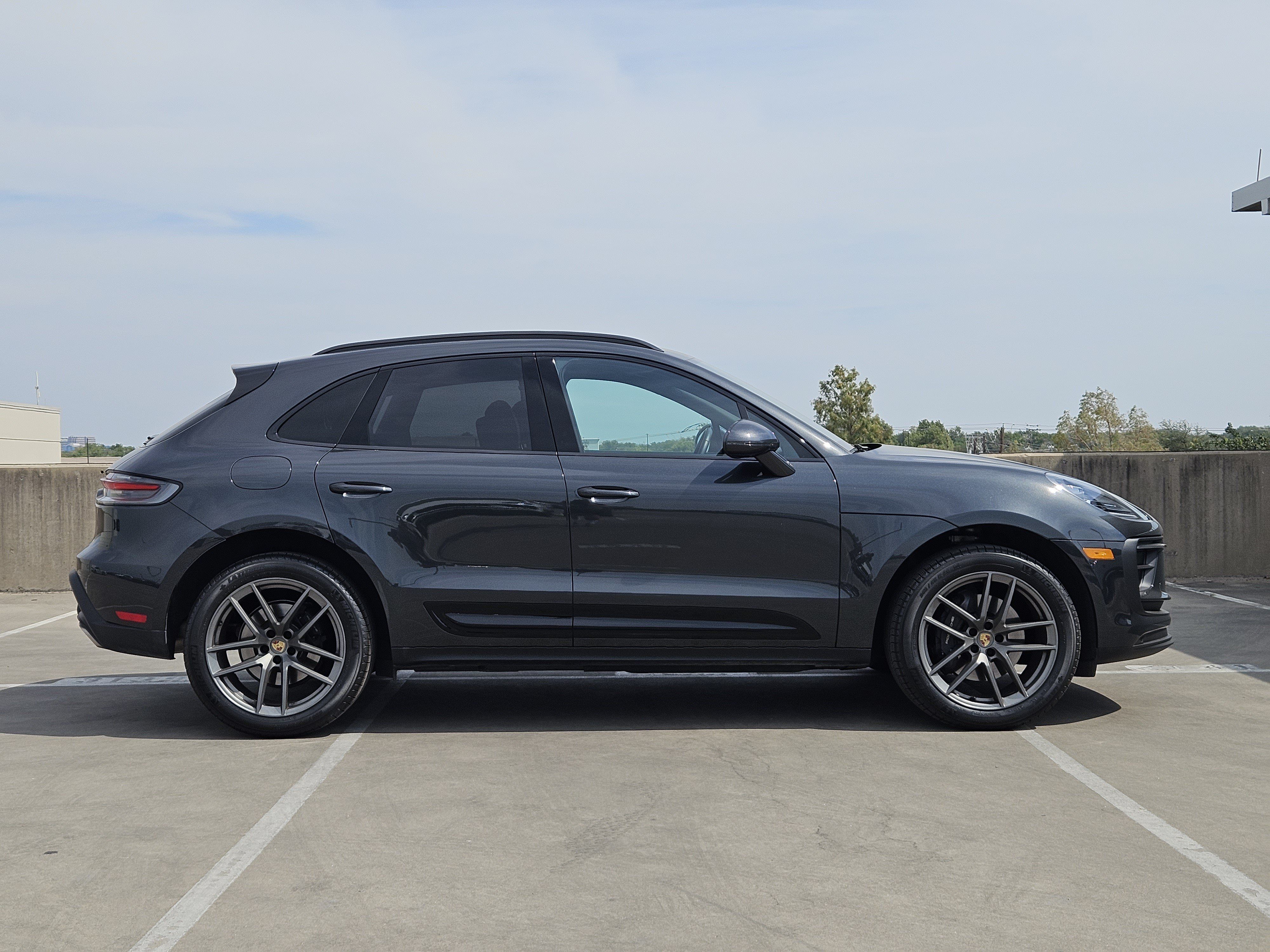 Certified 2026 Porsche Macan AWD/4WD image 9