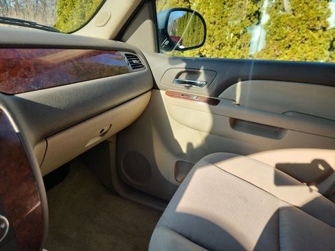 Used 2011 Chevrolet Tahoe LS image 22