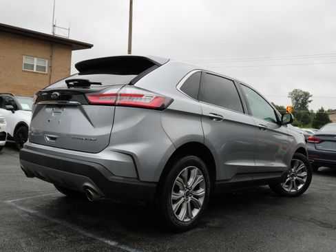 Used 2022 Ford Edge Titanium image 2