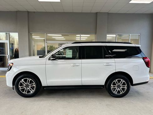 Certified 2025 Ford Expedition Active image 4