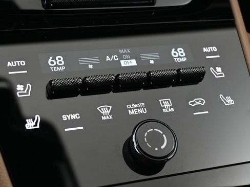 Used 2024 Porsche Cayenne Coupe image 15