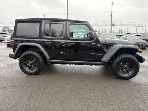 Used 2024 Jeep Wrangler Unlimited image 7