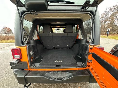 Used 2012 Jeep Wrangler Unlimited Sport image 9
