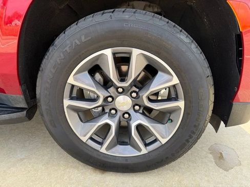 Used 2021 Chevrolet Suburban LT w/ LT Signature Package image 9