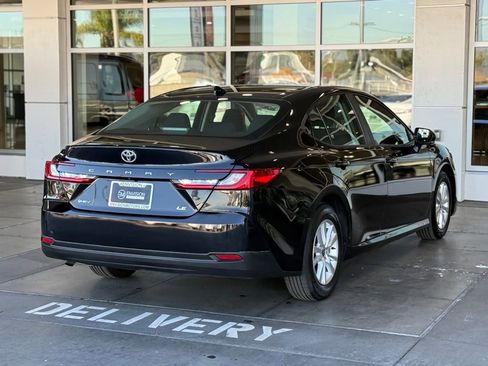 Used 2025 Toyota Camry LE image 11