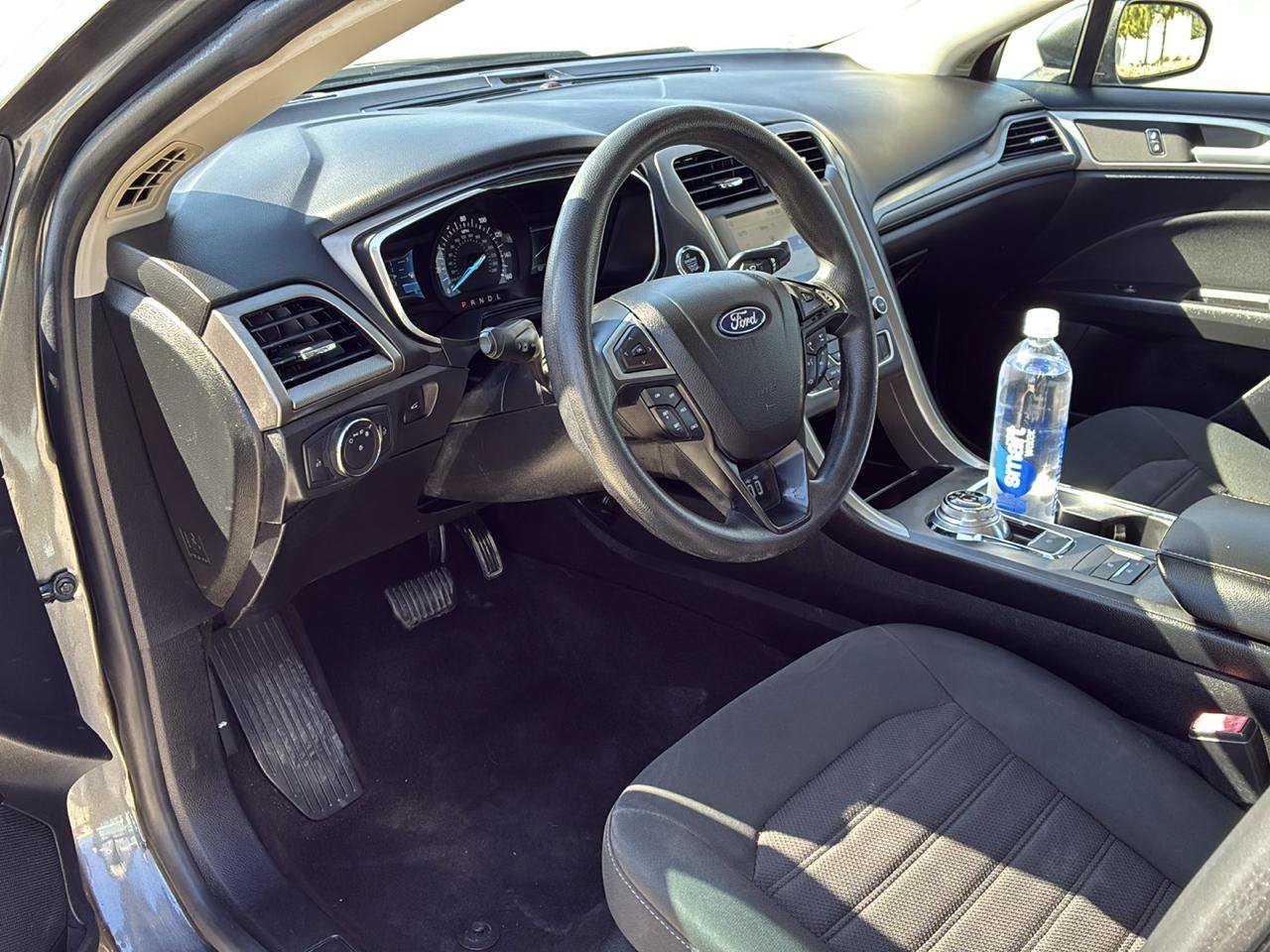 Used 2020 Ford Fusion SE FWD image 12