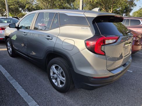 Used 2024 GMC Terrain SLE AWD/4WD image 3