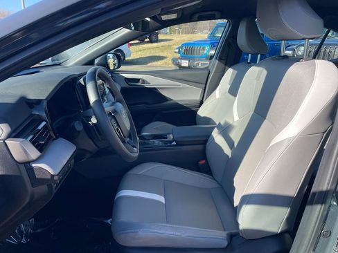 Used 2025 Toyota Camry SE image 2