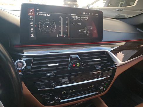 Used 2021 BMW M550i xDrive w/ Executive Package image 29
