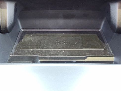 Used 2025 Land Rover Range Rover Velar Dynamic SE image 18