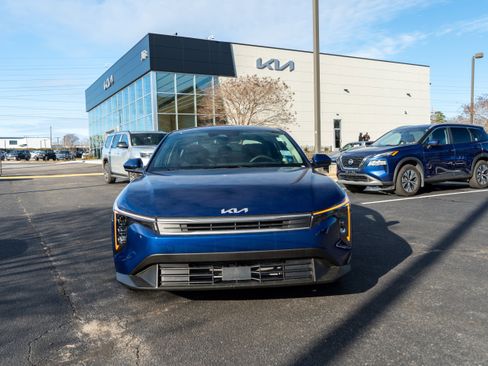 New 2025 Kia K4 LXS image 13