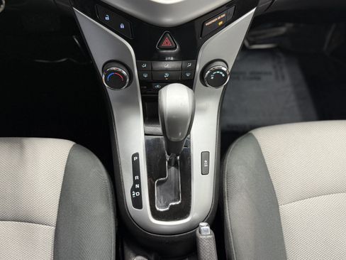 Used 2011 Chevrolet Cruze LS image 20