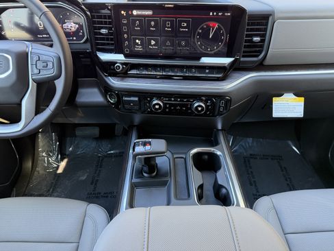 New 2026 GMC Sierra 1500 SLT image 31