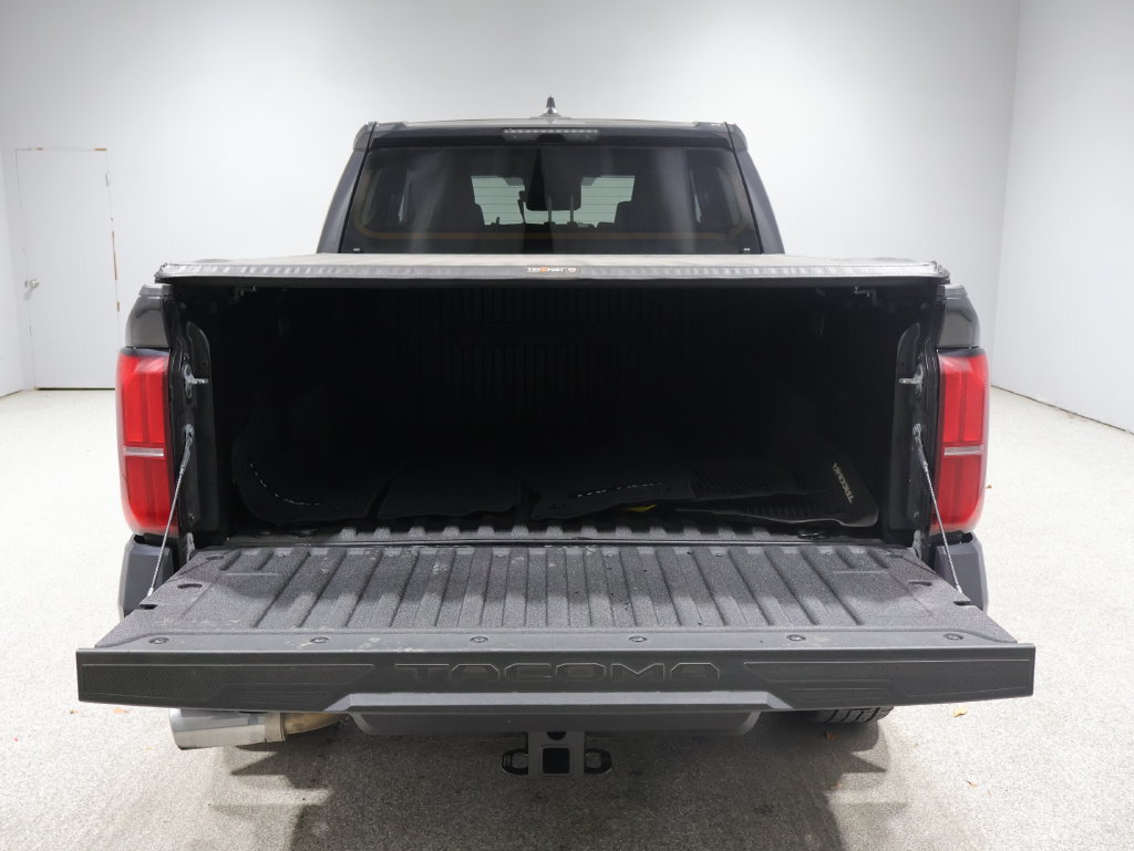 Used 2025 Toyota Tacoma TRD Sport AWD/4WD image 4