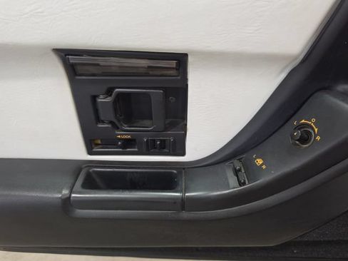 Used 1992 Chevrolet Corvette Convertible RWD image 13