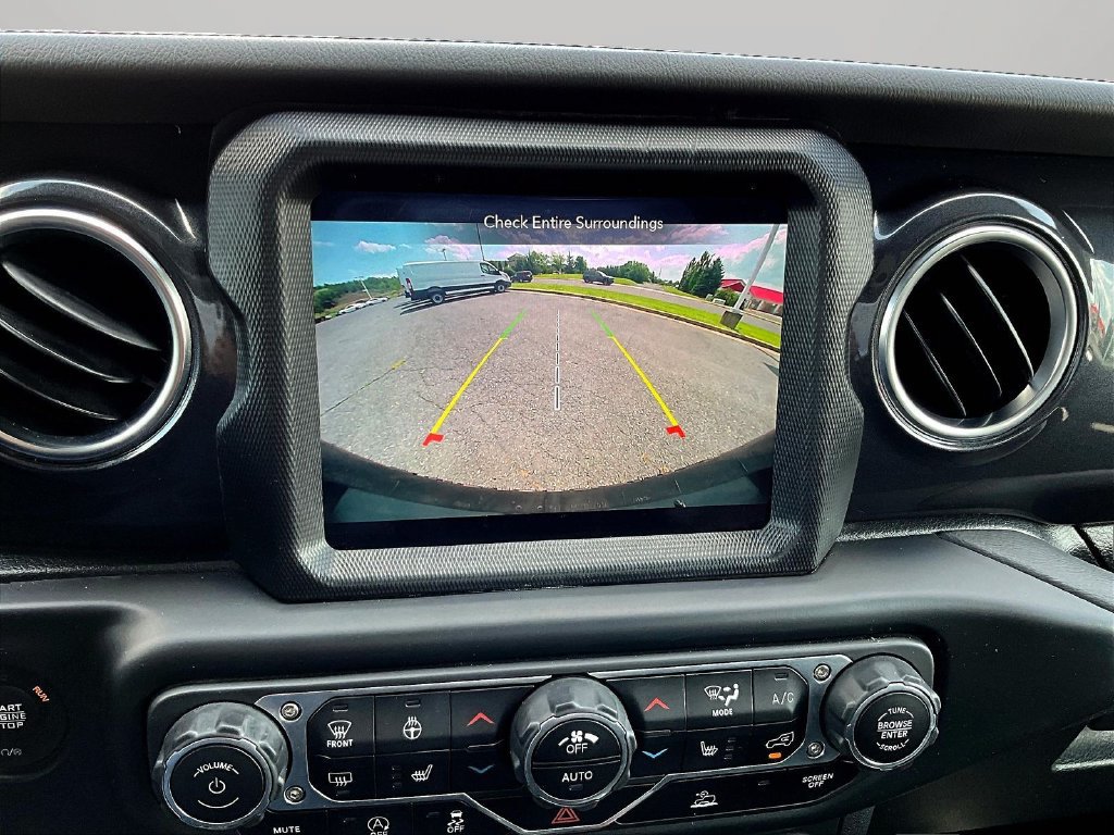Used 2022 Jeep Wrangler Unlimited Sahara AWD/4WD image 14