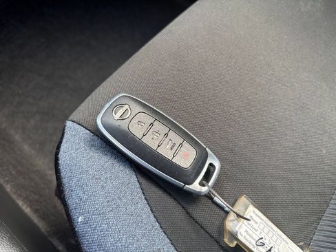 Used 2025 Nissan Versa SV FWD image 21