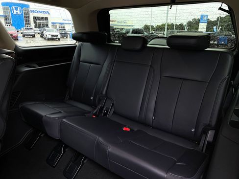 Used 2024 Ford Expedition XLT RWD image 28