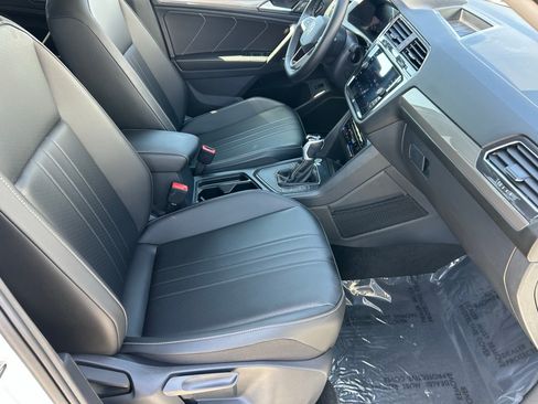 Used 2024 Volkswagen Tiguan SE FWD image 9