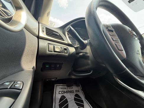 Used 2014 Nissan Sentra SR w/ SR Driver Package FWD image 18