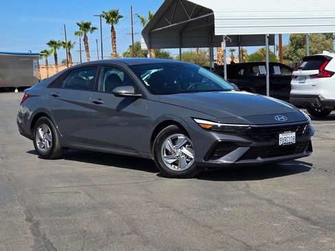 Used 2026 Hyundai Elantra SE FWD image 27