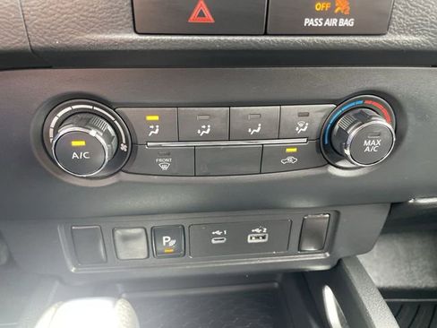 Used 2022 Nissan Frontier SV w/ Technology Package RWD image 33