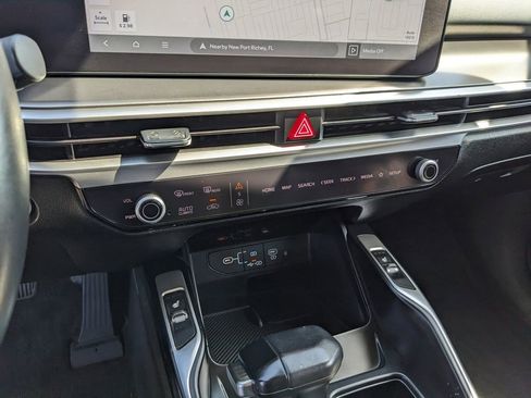 Certified 2024 Kia Sorento S w/ Panoramic Sunroof Package FWD image 24