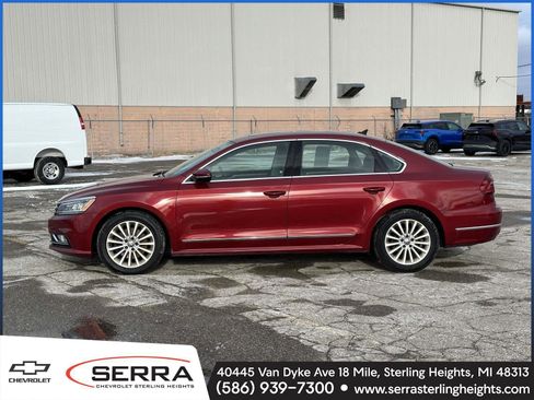Used 2017 Volkswagen Passat 1.8T SE image 2