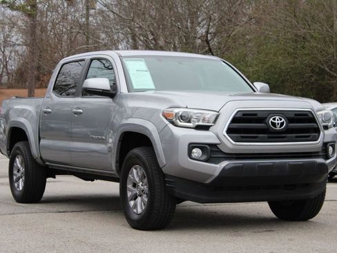 Used 2017 Toyota Tacoma SR5 image 1