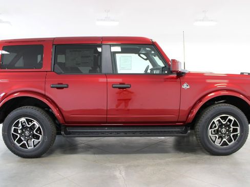 New 2026 Ford Bronco Outer Banks image 10