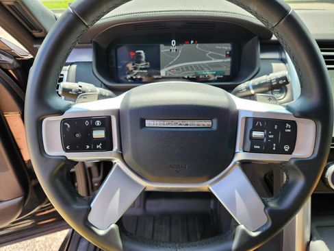 Used 2025 Land Rover Discovery Dynamic SE AWD/4WD image 22